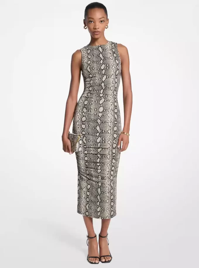 Vestido midi fruncido de punto elástico con estampado de serpiente