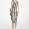 Vestido midi fruncido de punto elástico mate con estampado de serpiente Vestido midi fruncido de punto elástico mate con estampado de serpiente