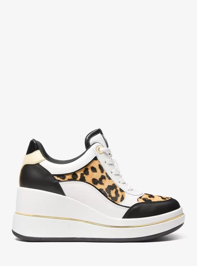 Zapatillas de cuña Emmy de piel y pelo de becerro con estampado de leopardo Zapatillas de cuña Emmy de piel y pelo de becerro con estampado de leopardo