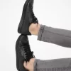 Zapatillas de cuero y logotipo de Keating Zapatillas de cuero y logotipo de Keating