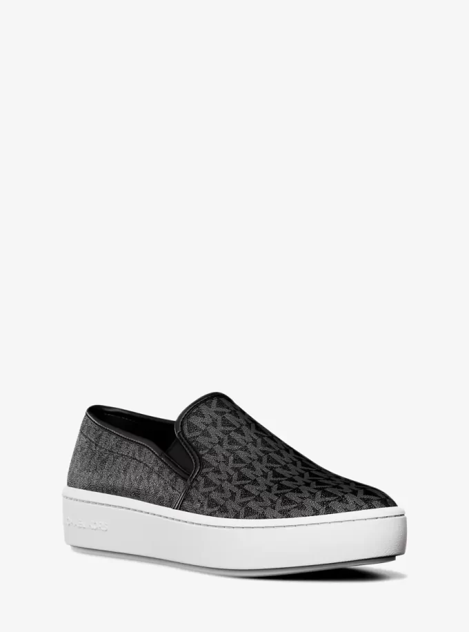 Zapatillas sin cordones con logo exclusivo de Teddi