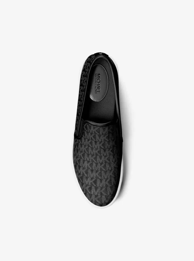 Zapatillas sin cordones con logo exclusivo de Teddi