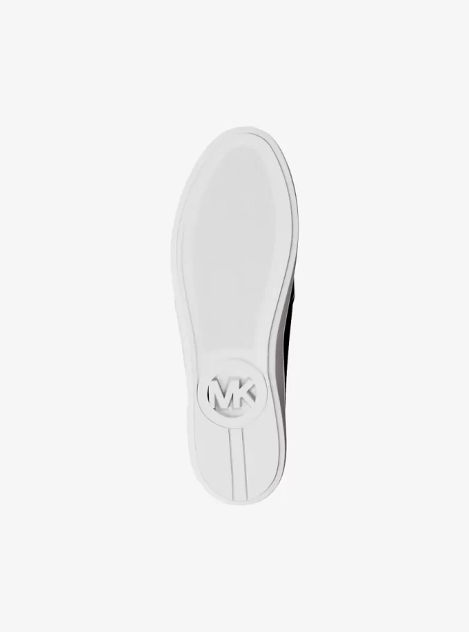 Zapatillas sin cordones con logo exclusivo de Teddi