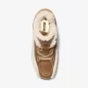 Zapatillas Toni de piel envejecida y sherpa Zapatillas Toni de piel envejecida y sherpa