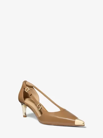 Zapatos de tacón de gatito de cuero Kasia